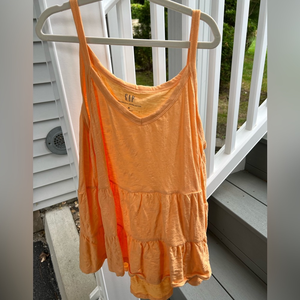 Gap tiered tank